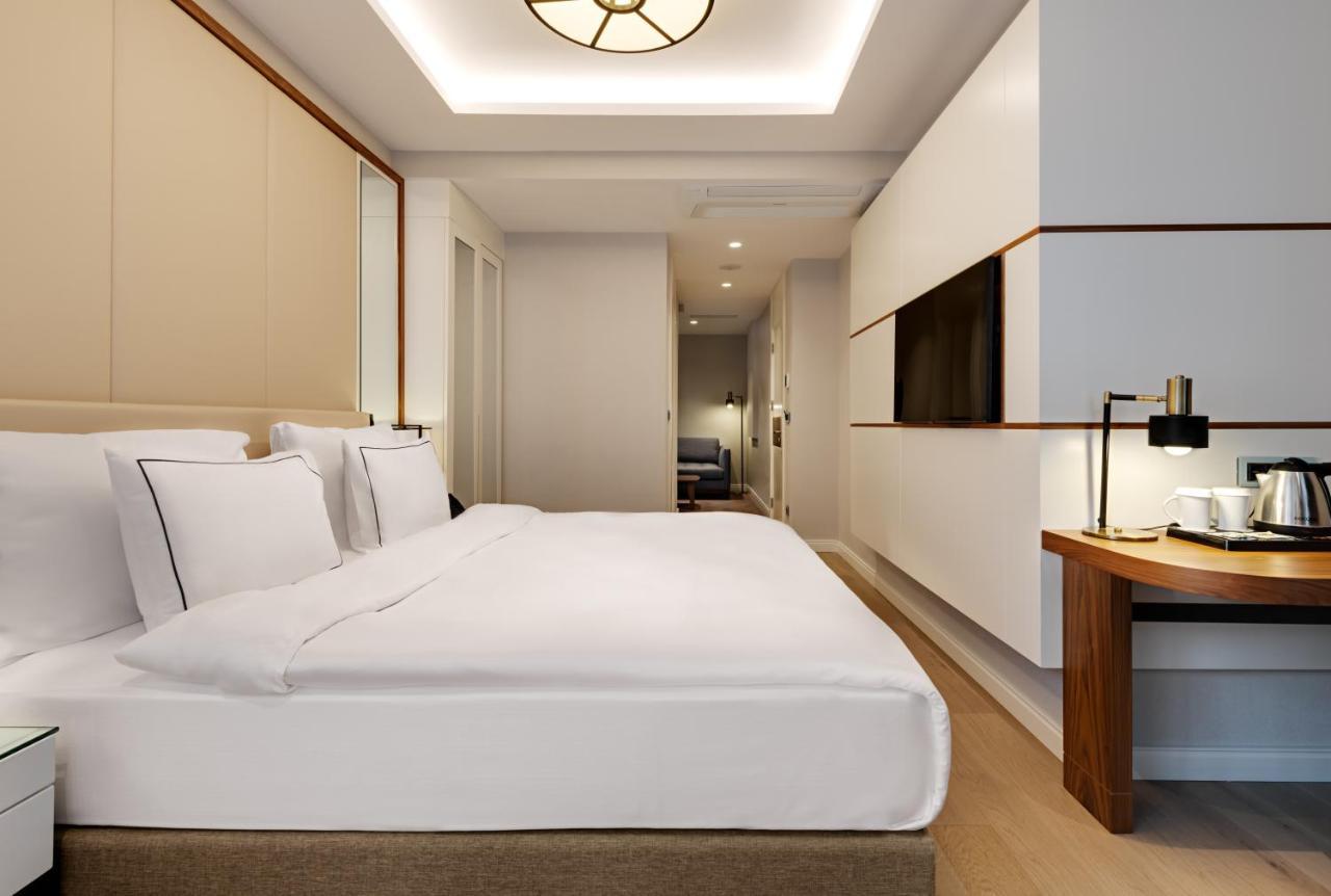Gleam Collection Hotel Istanbul Exterior photo A room at the hotel